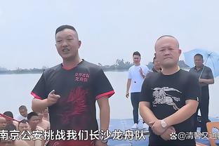 麦卡文尼：巴萨球衣太过沉重，拉菲尼亚能再次闪耀利兹联